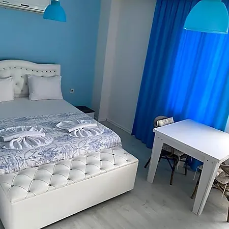 Ξενοδοχείο με διαμερίσματα Mavi Butik 4*