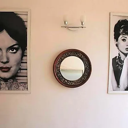 Mavi Butik Çeşme