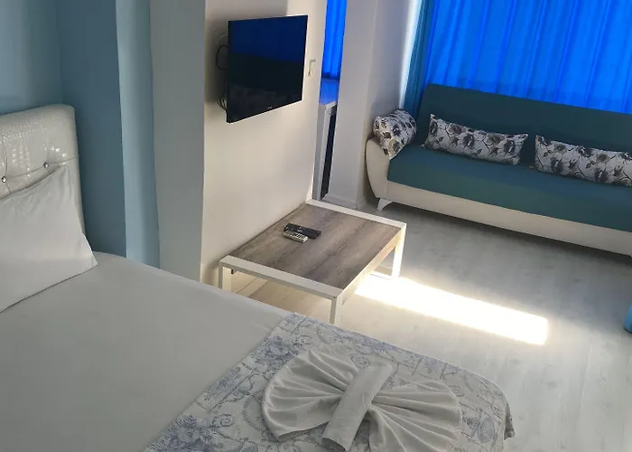Mavi Butik Çeşme
